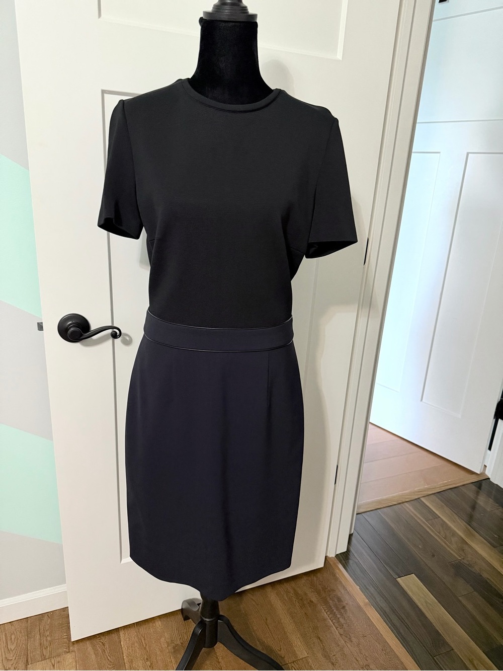 HUGO BOSS Navy Black Short Sleeve Sheath Dress Virgin Wool Women’s 6 Stretch